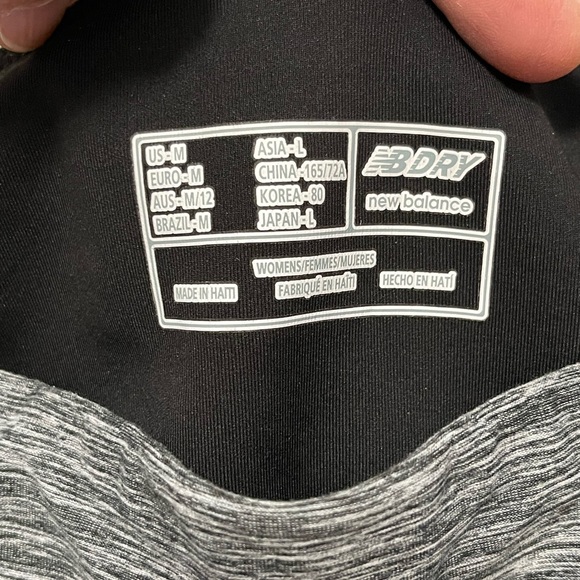 EUC Women’s Medium (27” X 27”) New Balance Graphic Logo Leggings/Tights In Grey - Picture 10 of 12